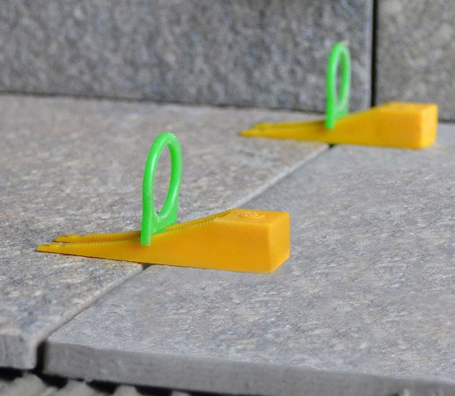 Tile leveling system